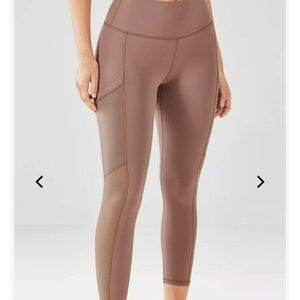 Fabletics Capri with pockets
